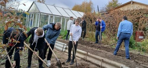 Поисковики помогли матери Героя России с огородом в Татарстане