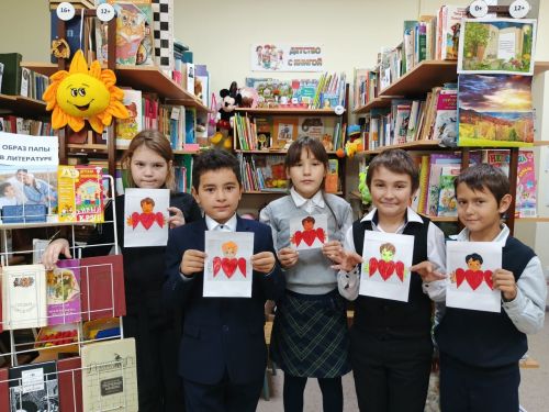 Печище балалары әтиләренә бәйрәм открыткалары ясадылар
