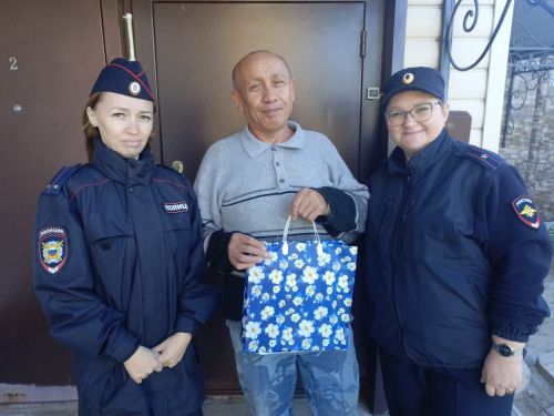 Верхнеуслонские полицейские поздравили ветеранов с Днем пожилого человека