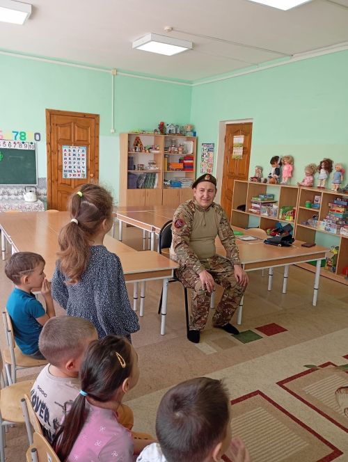 Участник СВО встретился с воспитанниками детского сада в Верхнем Услоне