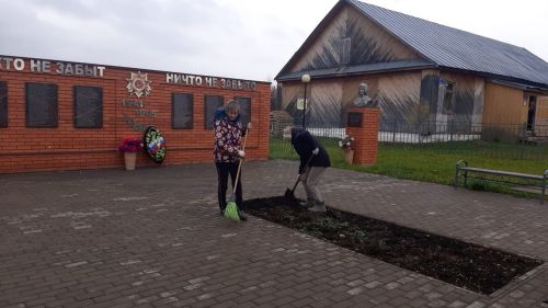 Экологическую акцию по благоустройству памятников провели в Ямбулатове