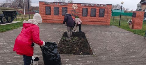 Экологическую акцию по благоустройству памятников провели в Ямбулатове