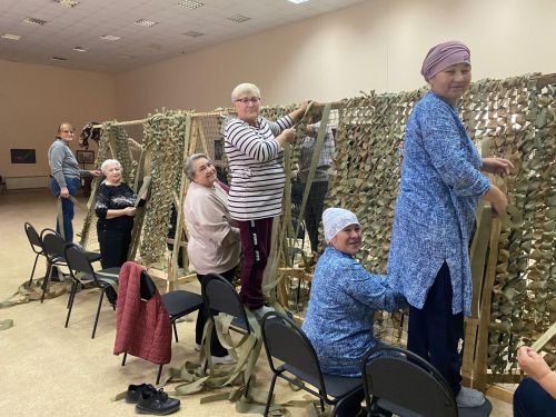 Волонтеры в Введенской Слободе продолжают плести маскировочные сети