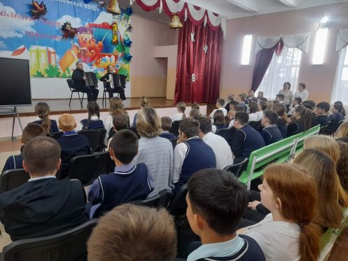 От вальса до танго: в Куралове зазвучал аккордеон