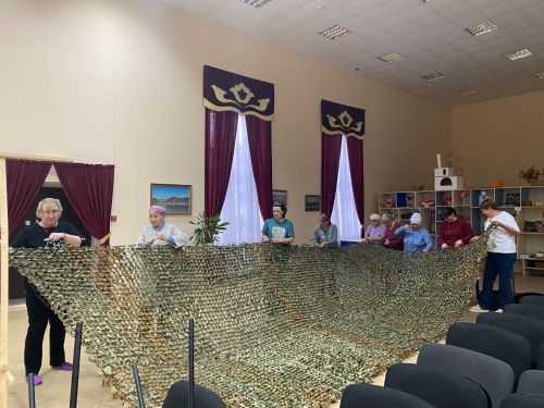 Волонтеры в Введенской Слободе продолжают плести маскировочные сети