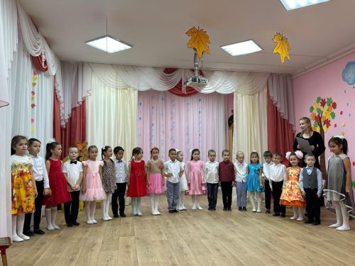В «Березке» воспитанники проводили осень стихами и песнями