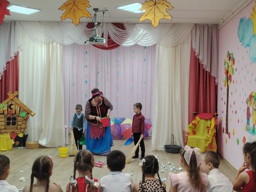 В «Березке» воспитанники проводили осень стихами и песнями