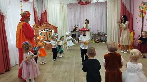 В «Березке» воспитанники проводили осень стихами и песнями