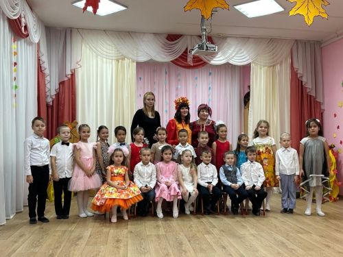 В «Березке» воспитанники проводили осень стихами и песнями