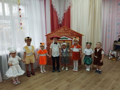 В «Березке» воспитанники проводили осень стихами и песнями