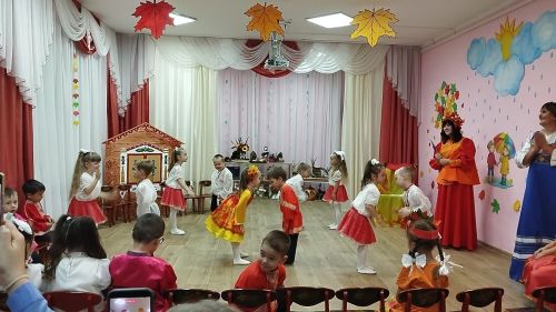 В «Березке» воспитанники проводили осень стихами и песнями