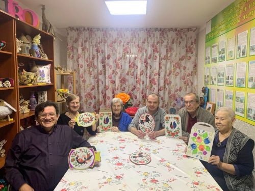 Мастер-класс по городецкой росписи прошел в Верхнеуслонском доме-интернате