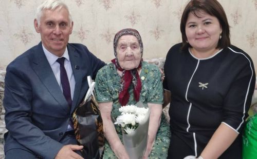 Столетних жительниц Верхнеуслонского района поздравили с праздником