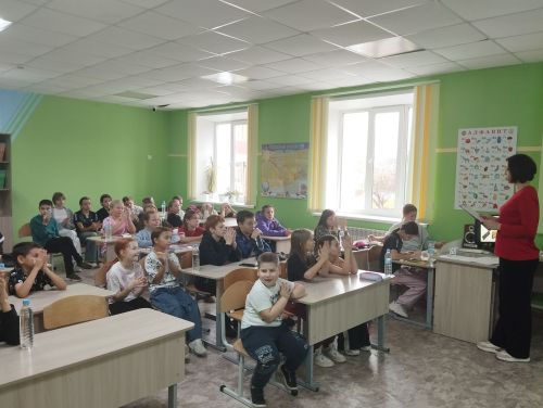 Гимназистам в Верхнем Услоне рассказали о вреде смартфонов