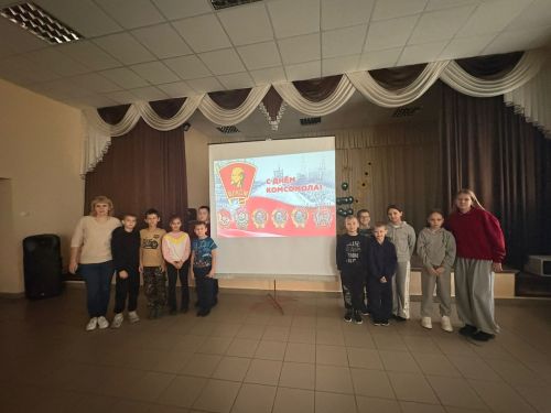 Час истории о комсомоле прошел в Макуловском сельском Доме культуры
