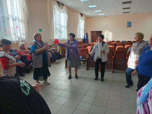 Музыкальная гостиная для пожилых людей в Макуловском СДК