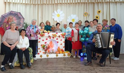 Музыкальная гостиная для пожилых людей в Макуловском СДК