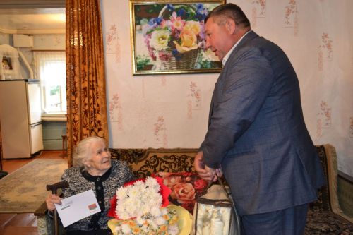 Екатерине Егоровой из Шеланги исполнилось 95 лет