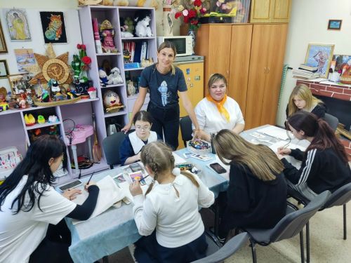 Мастер-класс по росписи эко-сумок прошел в Печищинском СДК