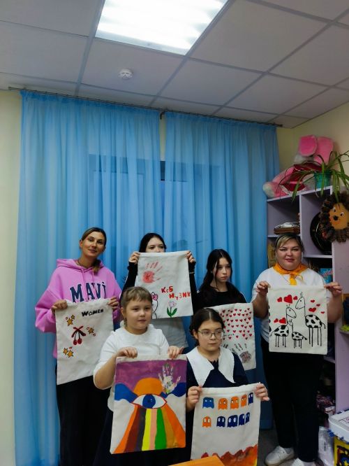 Мастер-класс по росписи эко-сумок прошел в Печищинском СДК