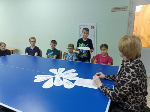 Час общения о толерантности прошел для молодежи в Русском Макулове
