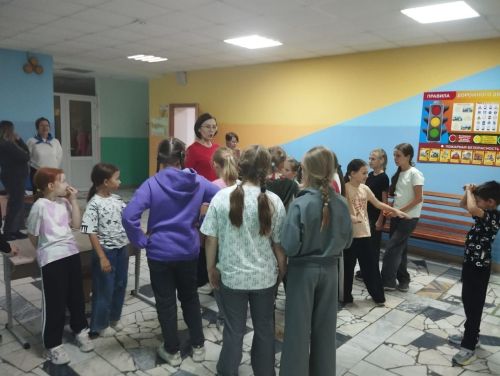 Гимназиядә кәрәзле телефонның файдасы һәм зарары турында сөйләштеләр