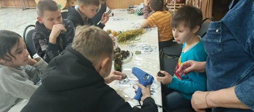 Мастер-класс по созданию домиков для белочек прошел в Ямбулатовском СДК