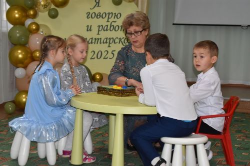 Печище тәрбиячесе «Мин татарча сөйлим һәм эшлим» конкурсы җиңүчесе
