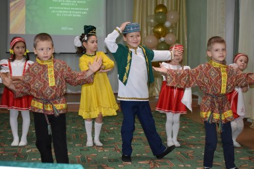 Печище тәрбиячесе «Мин татарча сөйлим һәм эшлим» конкурсы җиңүчесе