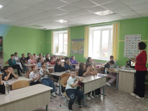 Гимназиядә кәрәзле телефонның файдасы һәм зарары турында сөйләштеләр