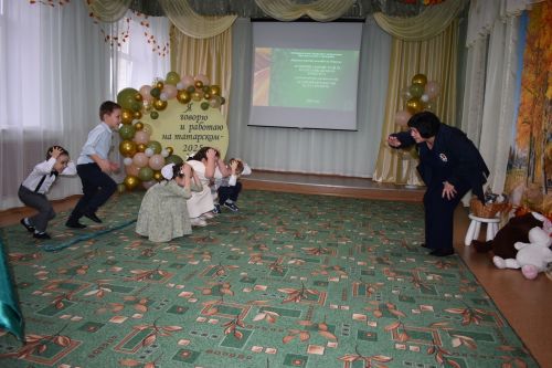 Печище тәрбиячесе «Мин татарча сөйлим һәм эшлим» конкурсы җиңүчесе