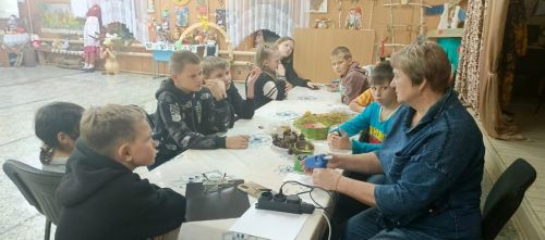 Мастер-класс по созданию домиков для белочек прошел в Ямбулатовском СДК