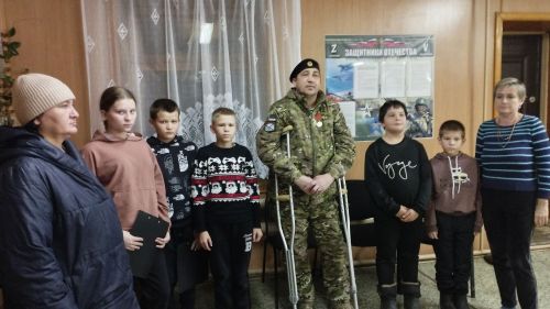 Участник СВО встретился со школьниками в Ямбулатовском сельском Доме культуры
