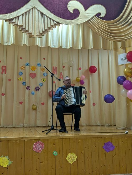 Праздничный концерт ко Дню матери прошел в Кильдеевском Доме культуры