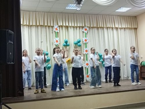Концерт ко Дню матери прошел в Макуловском доме культуры