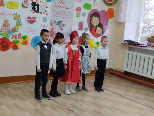 В Печищинской школе прошел праздничный концерт, посвященный Дню матери