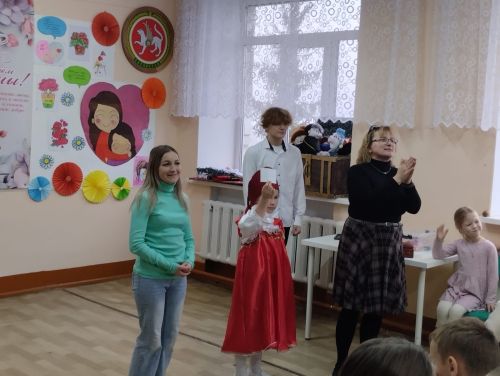 В Печищинской школе прошел праздничный концерт, посвященный Дню матери