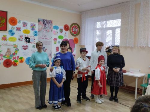 В Печищинской школе прошел праздничный концерт, посвященный Дню матери