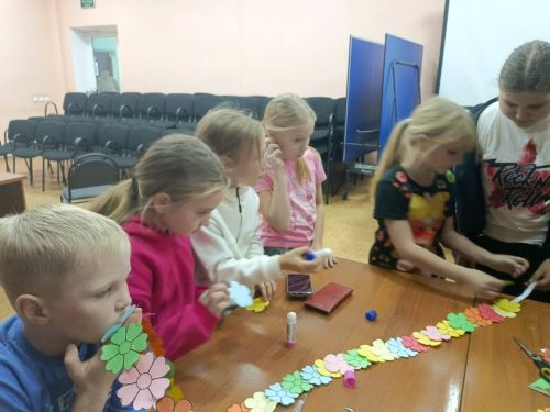 Венок дружбы: мастер-класс для детей в Кильдеевском ДК