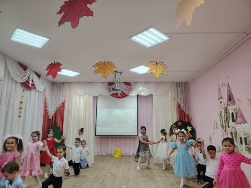 «Каенкай»да  әниләрне бәйрәм белән котладылар
