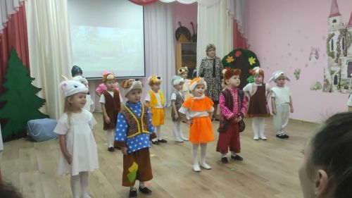 «Каенкай»да  әниләрне бәйрәм белән котладылар