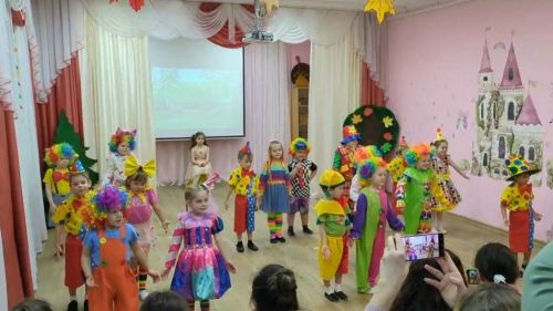 «Каенкай»да  әниләрне бәйрәм белән котладылар