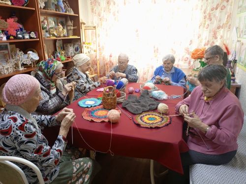 В Верхнеуслонском доме-интернате прошли душевные посиделки с вязанием