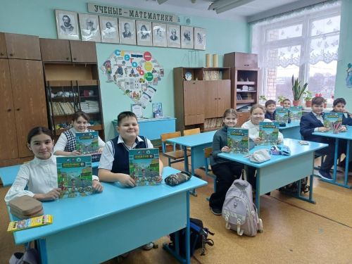 Юные инспекторы движения в Татарско-Бурнашевской школе тренируют веловождение