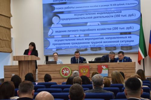 Власть и бизнес Верхнего Услона собрались на итоговую встречу и помогли детям