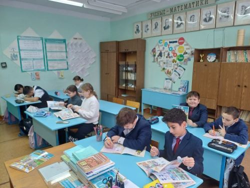 Юные инспекторы движения в Татарско-Бурнашевской школе тренируют веловождение