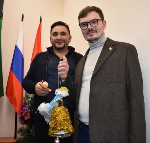 Власть и бизнес Верхнего Услона собрались на итоговую встречу и помогли детям