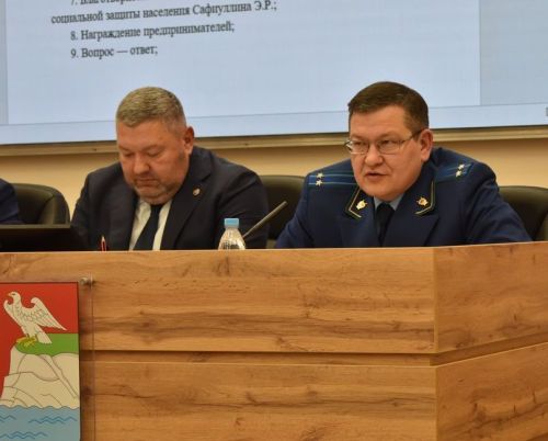 Власть и бизнес Верхнего Услона собрались на итоговую встречу и помогли детям
