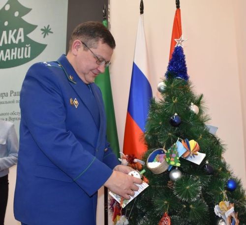 Власть и бизнес Верхнего Услона собрались на итоговую встречу и помогли детям