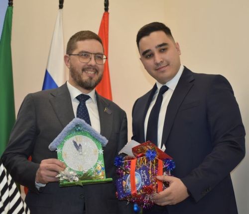 Власть и бизнес Верхнего Услона собрались на итоговую встречу и помогли детям